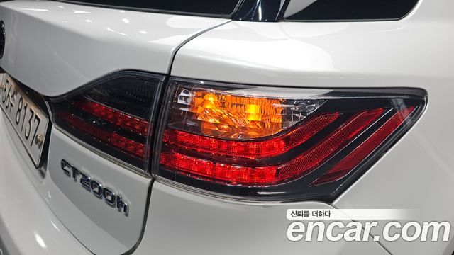 Lexus CT200h 1.8 Compact Trendy ZWA10 2013 — фото 23