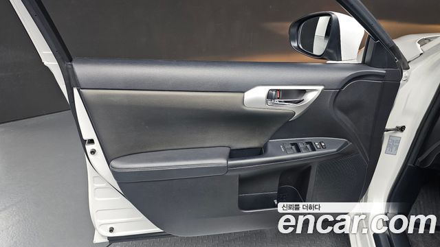 Lexus CT200h 1.8 Compact Trendy ZWA10 2013 — фото 24