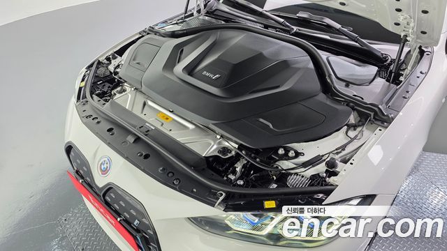 BMW i4 eDrive40 M Sports Pro 2024 — фото 6