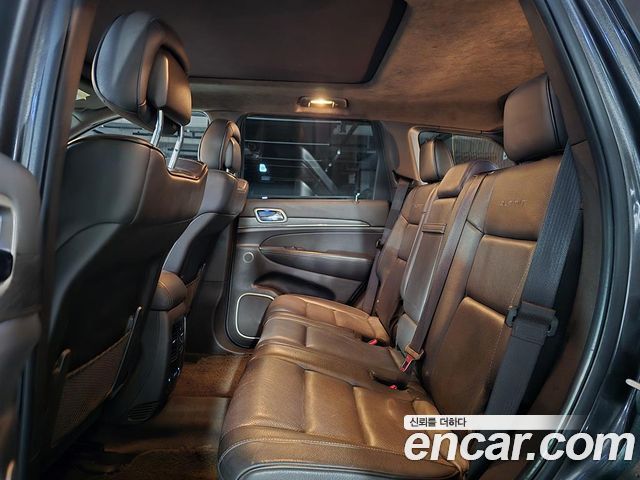 Jeep Grand Cherokee 3.0 Diesel Overland Summit WK2 2014 — фото 7