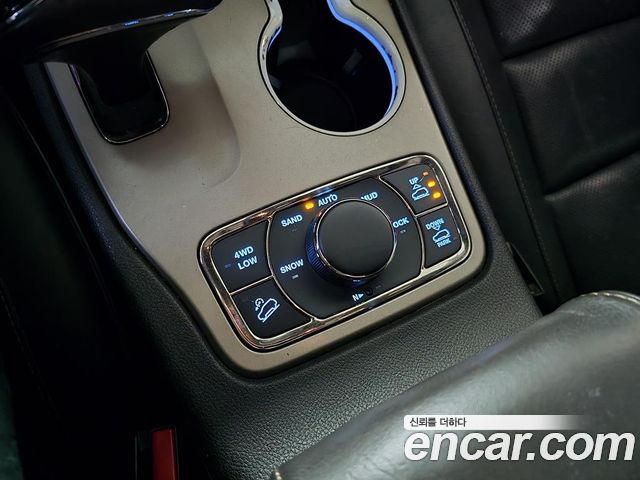 Jeep Grand Cherokee 3.0 Diesel Overland Summit WK2 2014 — фото 19