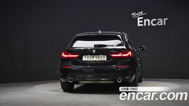 BMW 1 Series (F40) 120i Advantage 2022 — фото 4
