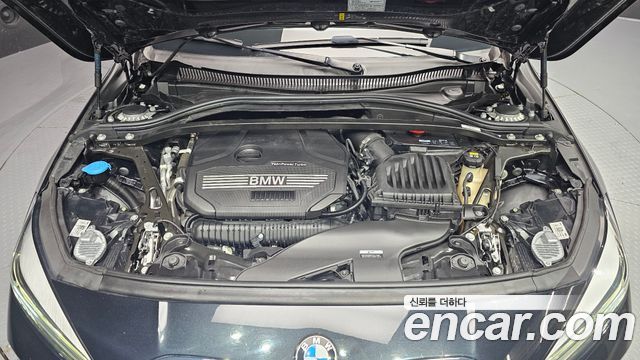 BMW 1 Series (F40) 120i Advantage 2022 — фото 6