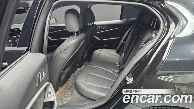 BMW 1 Series (F40) 120i Advantage 2022 — фото 12