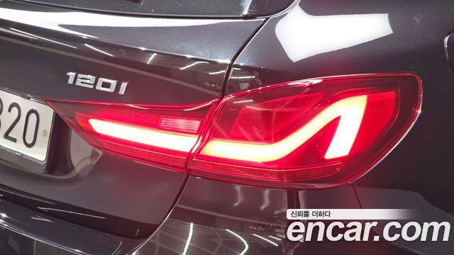 BMW 1 Series (F40) 120i Advantage 2022 — фото 23