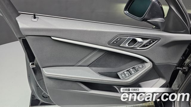 BMW 1 Series (F40) 120i Advantage 2022 — фото 24