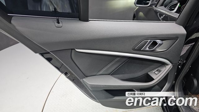 BMW 1 Series (F40) 120i Advantage 2022 — фото 25