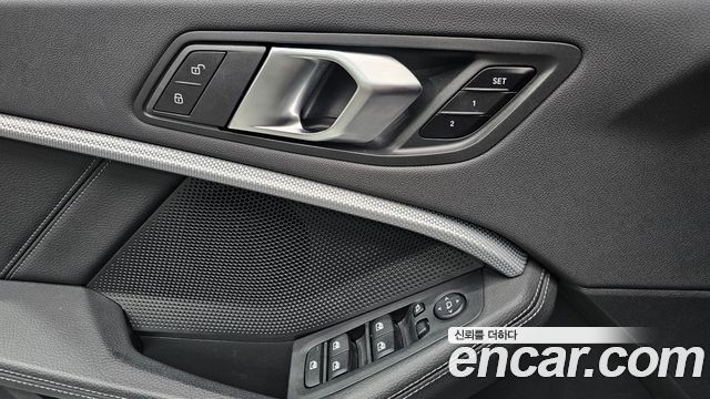 BMW 1 Series (F40) 120i Advantage 2022 — фото 28