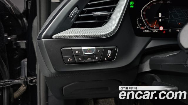 BMW 1 Series (F40) 120i Advantage 2022 — фото 29