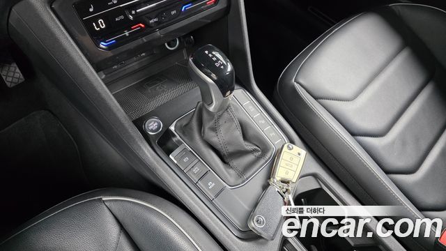 Volkswagen Tiguan (II) 2.0 TDI Premium 2022 — фото 9