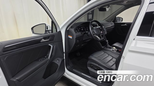 Volkswagen Tiguan (II) 2.0 TDI Premium 2022 — фото 10