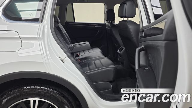 Volkswagen Tiguan (II) 2.0 TDI Premium 2022 — фото 11