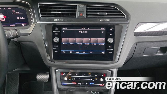 Volkswagen Tiguan (II) 2.0 TDI Premium 2022 — фото 13