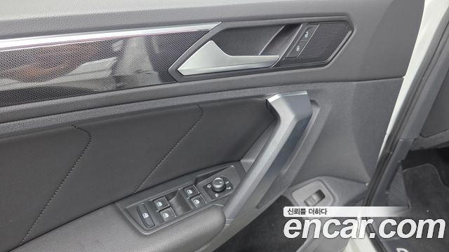 Volkswagen Tiguan (II) 2.0 TDI Premium 2022 — фото 19