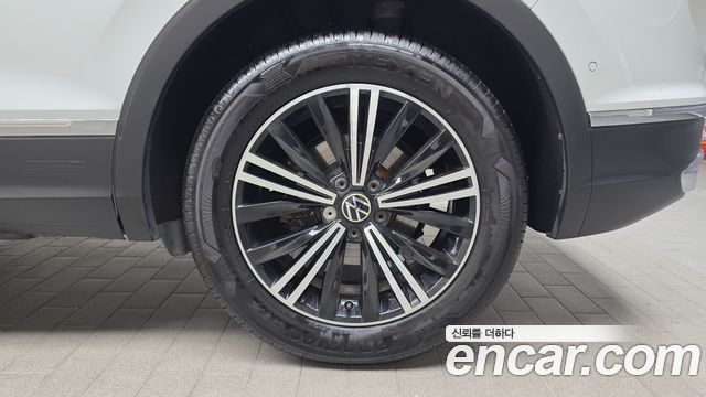 Volkswagen Tiguan (II) 2.0 TDI Premium 2022 — фото 21