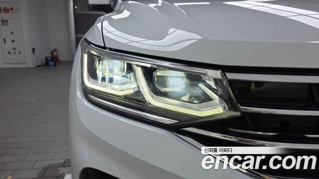 Volkswagen Tiguan (II) 2.0 TDI Premium 2022 — фото 22