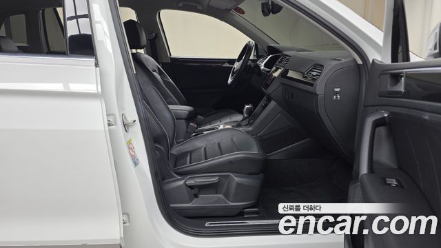 Volkswagen Tiguan (II) 2.0 TDI Premium 2022 — фото 26