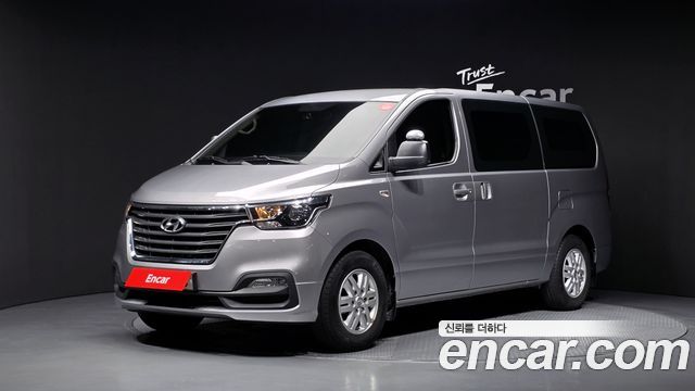 Hyundai Grand Starex Van 3-Seater Smart