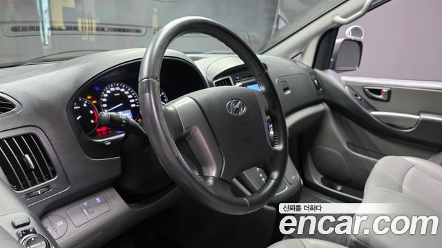 Hyundai Grand Starex Van 3-Seater Smart 2021 — фото 12