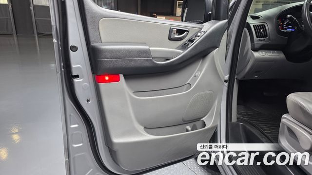 Hyundai Grand Starex Van 3-Seater Smart 2021 — фото 24