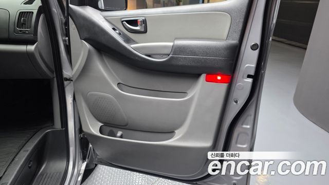 Hyundai Grand Starex Van 3-Seater Smart 2021 — фото 25