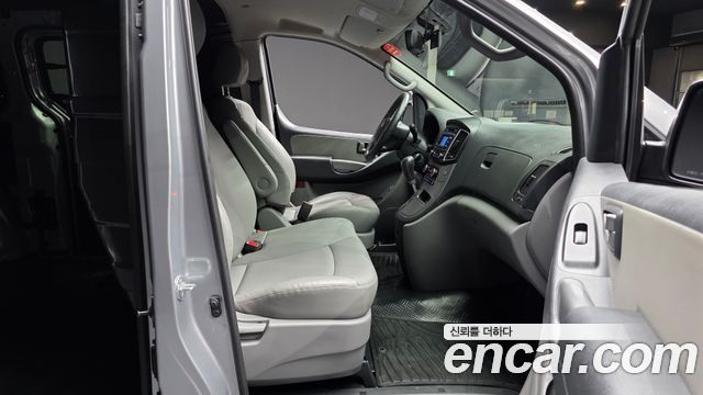 Hyundai Grand Starex Van 3-Seater Smart 2021 — фото 26