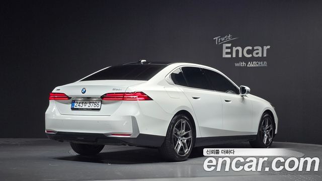 BMW 5 Series (G60) 530i xDrive 2026 — фото 2