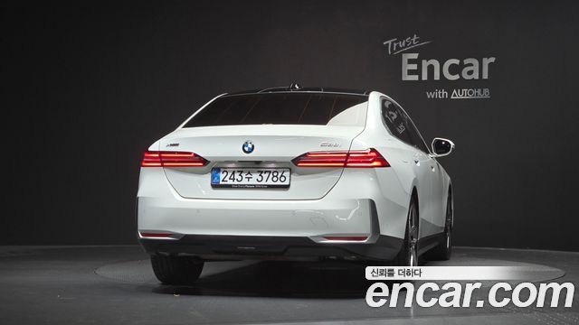 BMW 5 Series (G60) 530i xDrive 2026 — фото 4