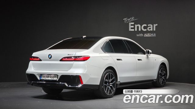 BMW 7 Series (G70) 740i sDrive M Sport 2023 — фото 2