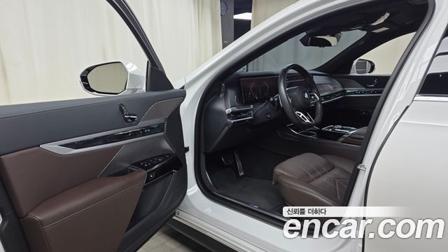 BMW 7 Series (G70) 740i sDrive M Sport 2023 — фото 10