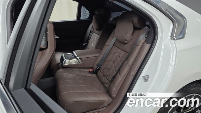 BMW 7 Series (G70) 740i sDrive M Sport 2023 — фото 12