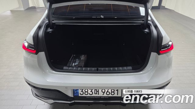 BMW 7 Series (G70) 740i sDrive M Sport 2023 — фото 20