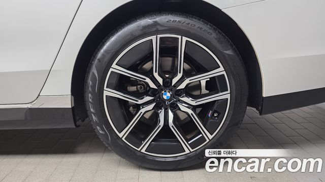 BMW 7 Series (G70) 740i sDrive M Sport 2023 — фото 21