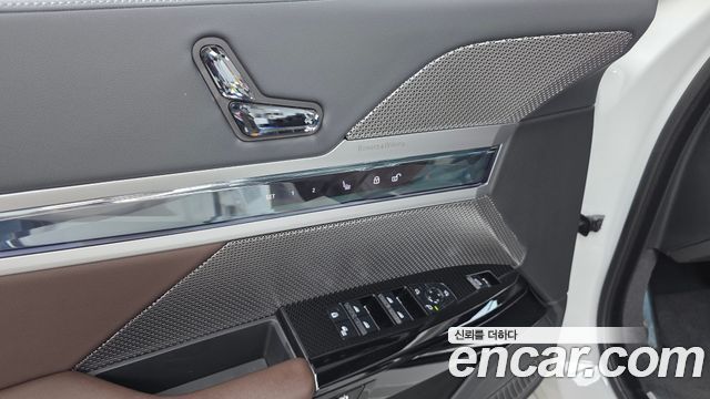 BMW 7 Series (G70) 740i sDrive M Sport 2023 — фото 30