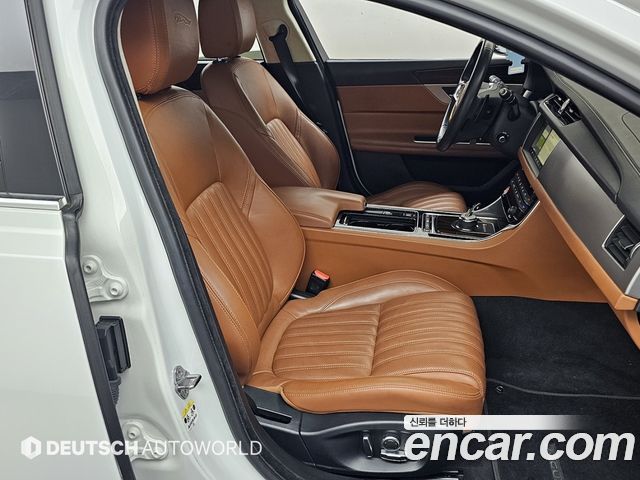 Jaguar XF (X260) 20d Portfolio 2019 — фото 10