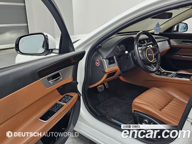 Jaguar XF (X260) 20d Portfolio 2019 — фото 15