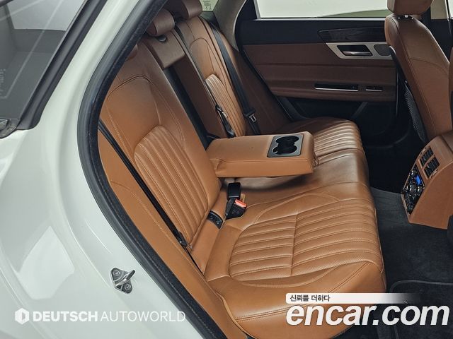 Jaguar XF (X260) 20d Portfolio 2019 — фото 16