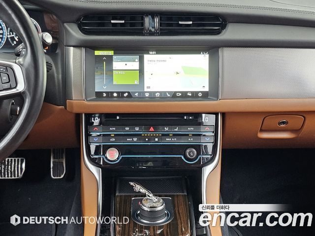 Jaguar XF (X260) 20d Portfolio 2019 — фото 18