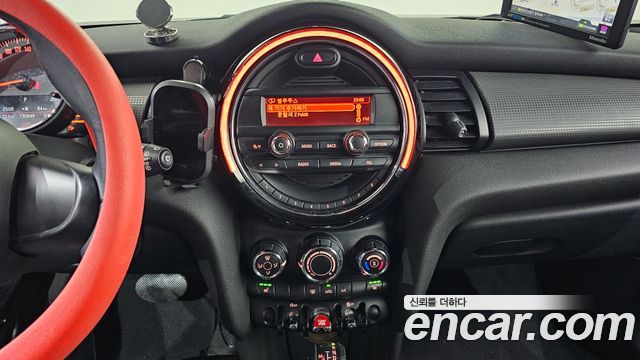 MINI Cooper Standard Third Generation 2014 — фото 19