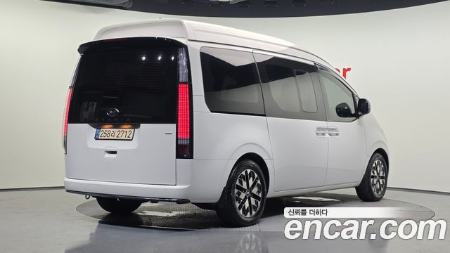Hyundai Staria 4WD Lounge 9-Seater Limousine 2023 — фото 2