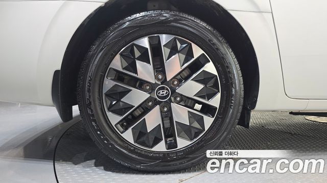 Hyundai Staria 4WD Lounge 9-Seater Limousine 2023 — фото 5
