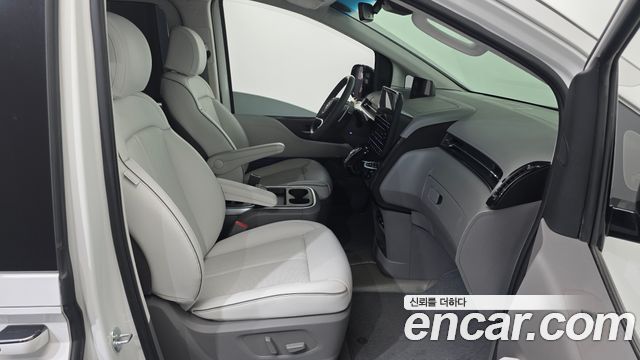 Hyundai Staria 4WD Lounge 9-Seater Limousine 2023 — фото 11