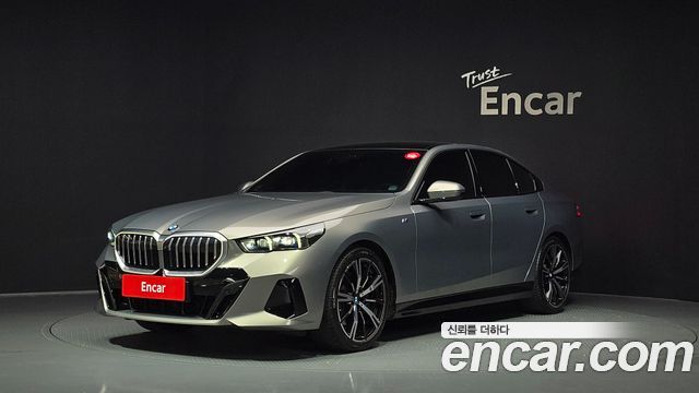 BMW 5 Series (G60) 530i xDrive M Sport 2025 — фото 1