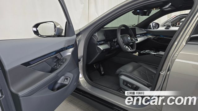 BMW 5 Series (G60) 530i xDrive M Sport 2025 — фото 10