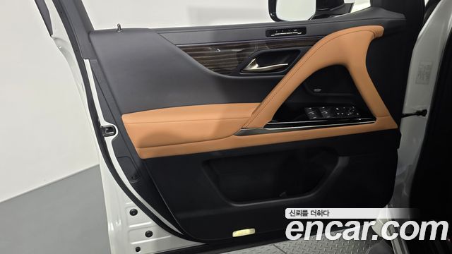 Lexus LX (IV) 700h Luxury 2025 — фото 24