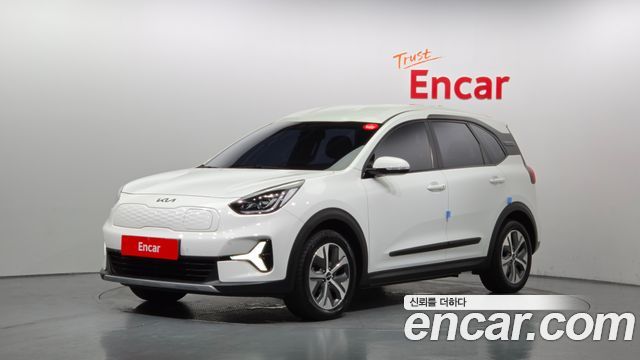 Kia Niro Plus Air 2024 — фото 1