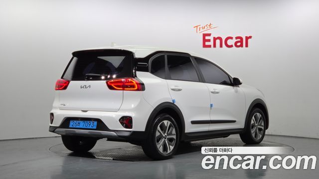 Kia Niro Plus Air 2024 — фото 2