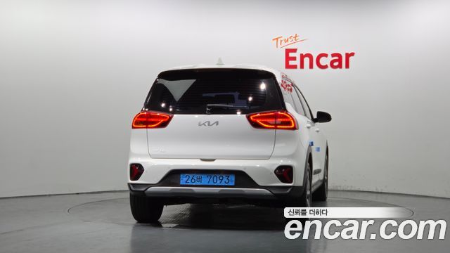 Kia Niro Plus Air 2024 — фото 4