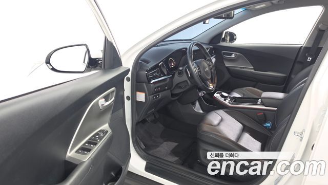 Kia Niro Plus Air 2024 — фото 10