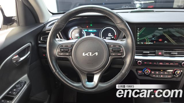 Kia Niro Plus Air 2024 — фото 13